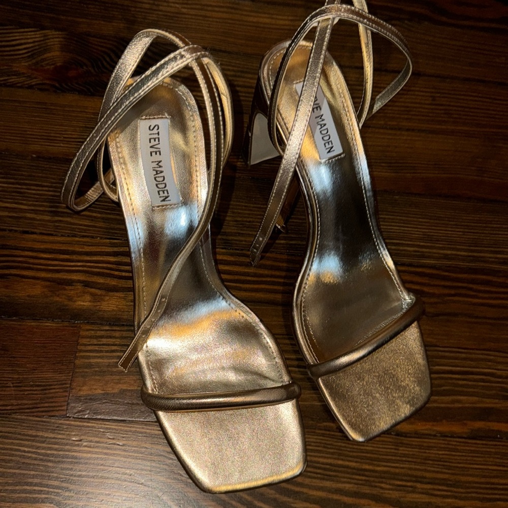 Steve Madden gold sandal size 9 worn twice